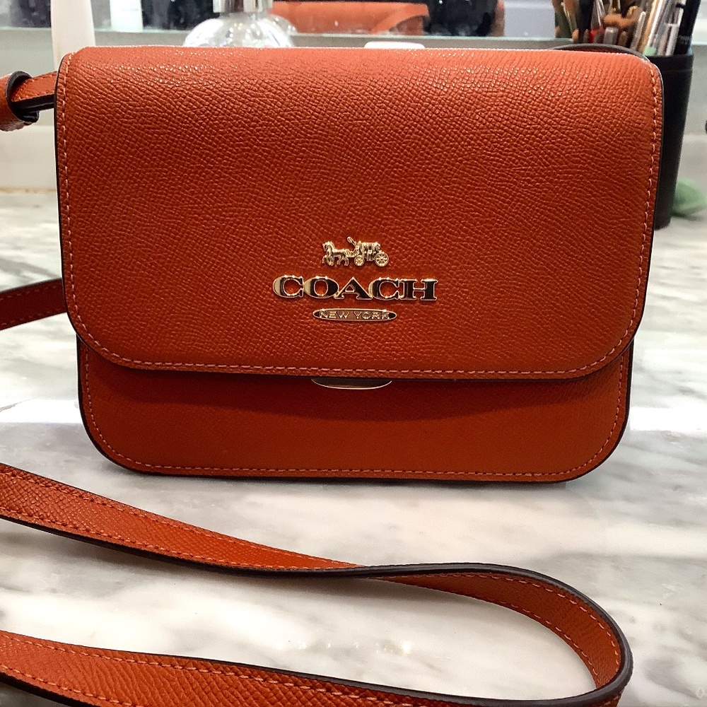 COACH - Crossbody bag in Camel color with gold accents